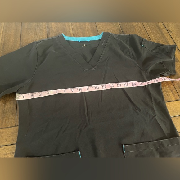 Carhartt Force scrub or work top - Picture 3 of 8